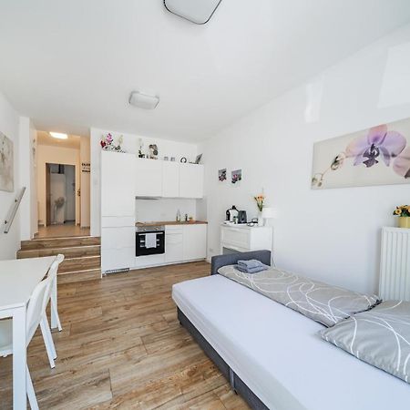 Modernes Appartement Nahe U-Bahn Und Schoenbrunn Wina Bagian luar foto