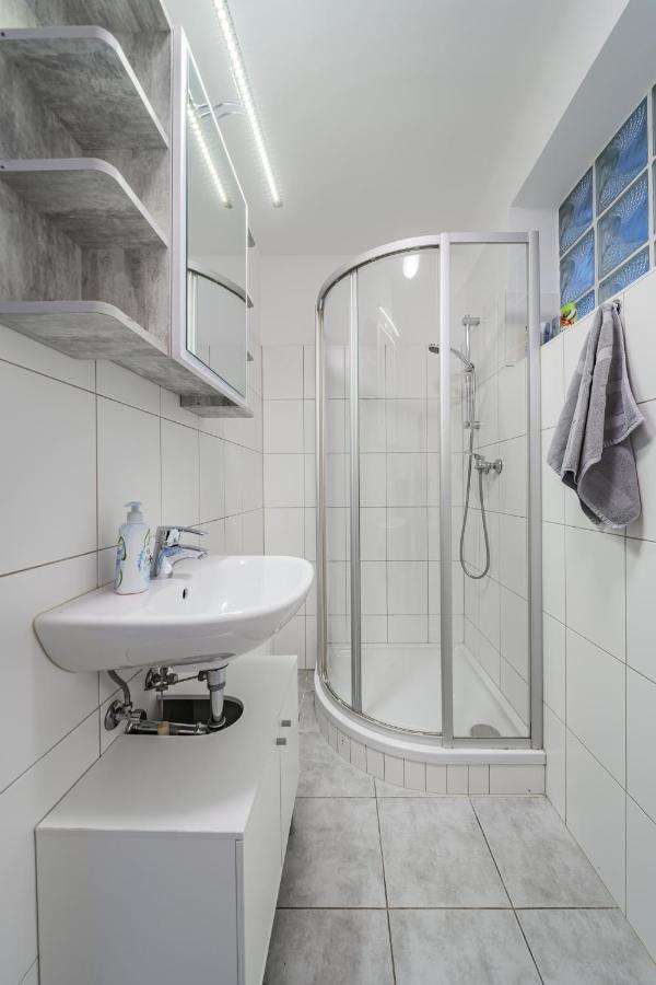 Modernes Appartement Nahe U-Bahn Und Schoenbrunn Wina Bagian luar foto