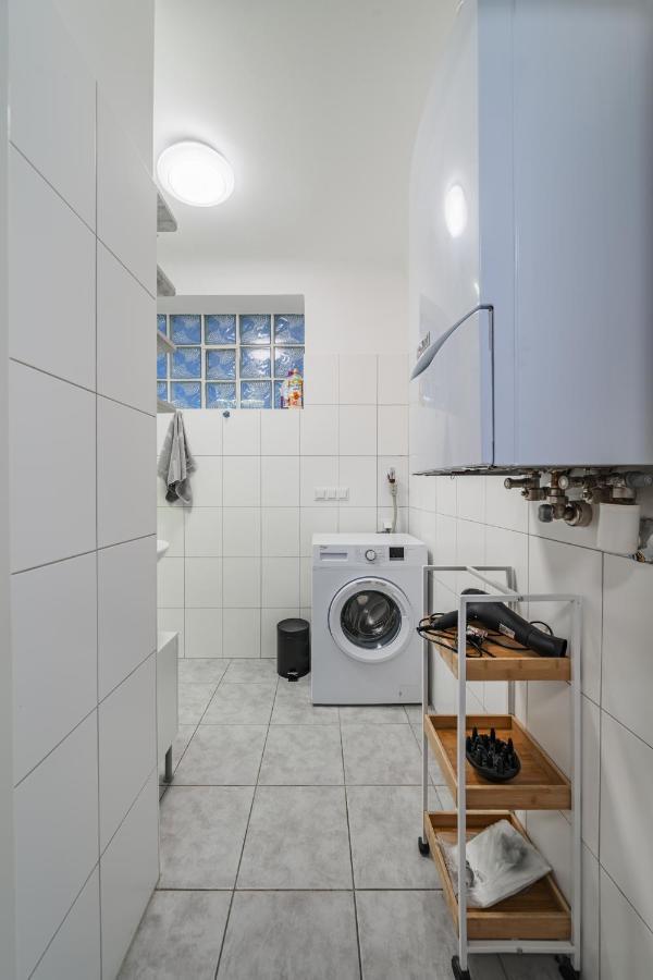 Modernes Appartement Nahe U-Bahn Und Schoenbrunn Wina Bagian luar foto